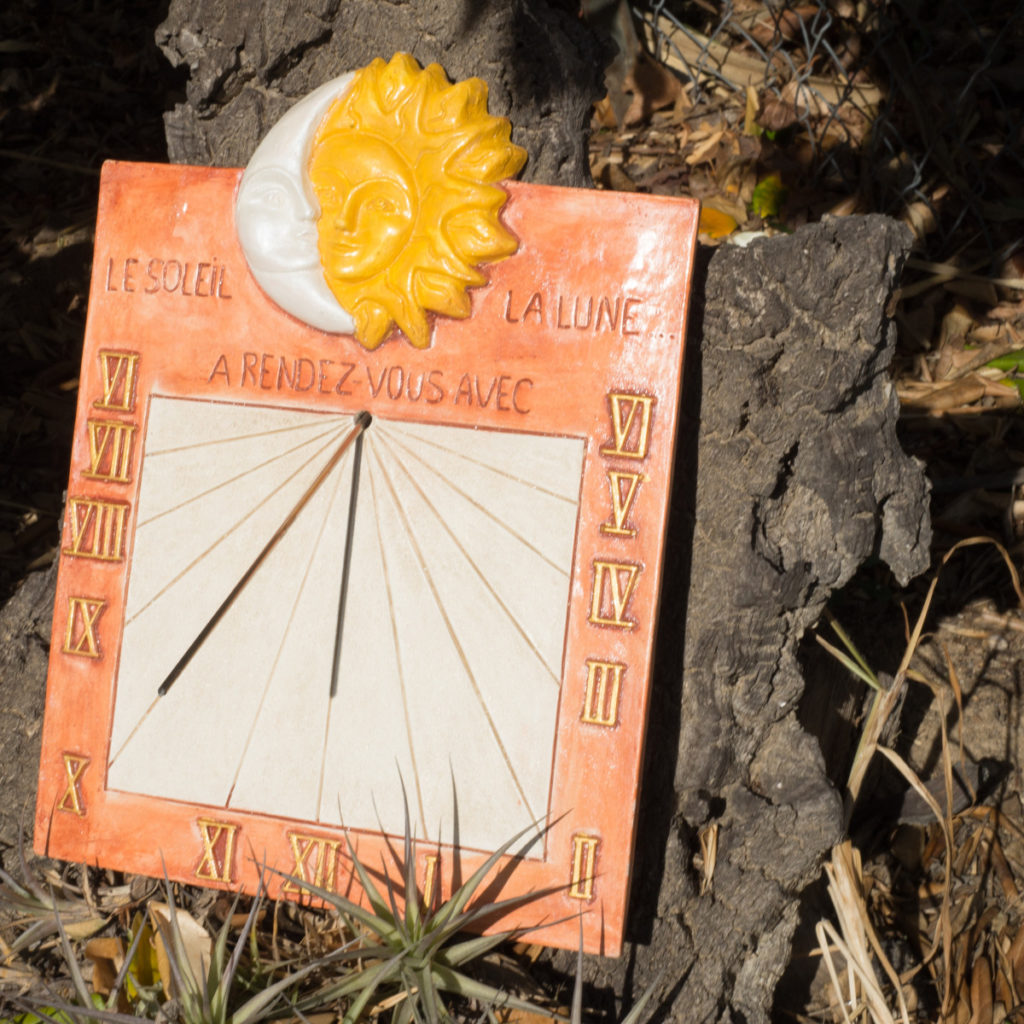 cadran solaire original soleil et lune Temps du Sud